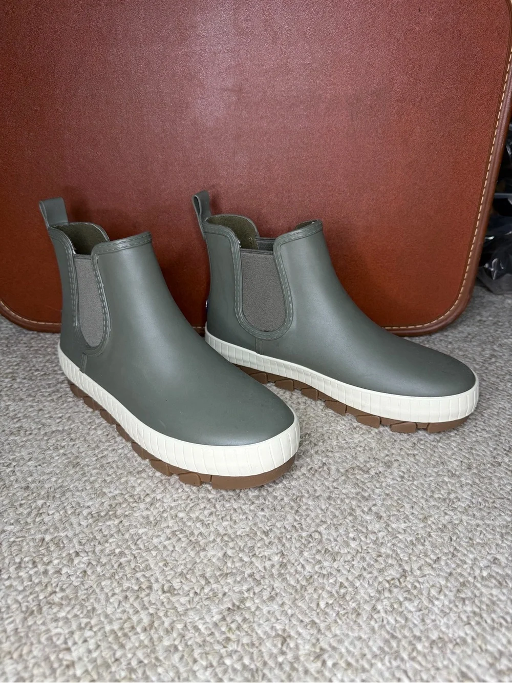 Sperry rubber rain boots